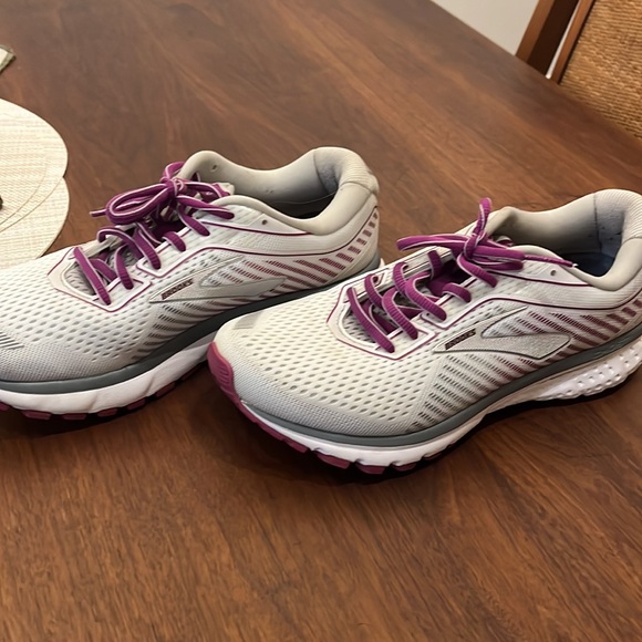 Brooks white and purple ghost 12 size 8.5 - Picture 3 of 6